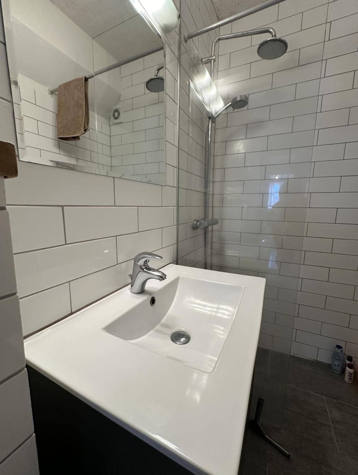 Reykjavik Urban Escape 2-Bedroom Haven With Private Entrance Exterior foto