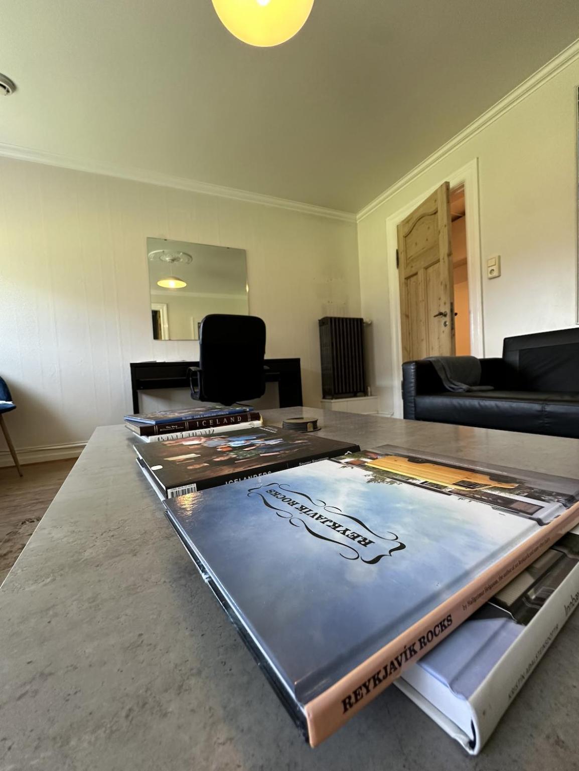 Reykjavik Urban Escape 2-Bedroom Haven With Private Entrance Exterior foto